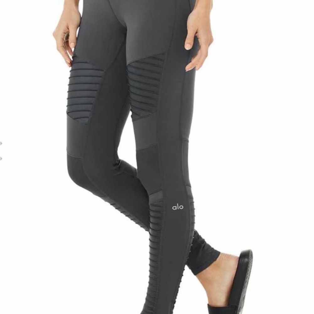 ALO Yoga Women's Black Ribbed Leggings